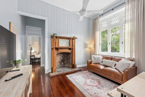 The Fireplace! 1 Bed/1 Bath/1 Car ~ New Farm